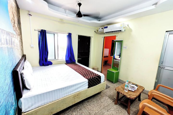 Room 9 of 18