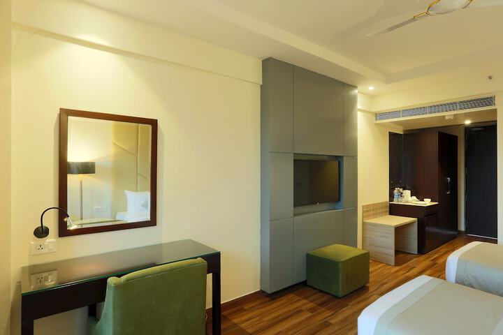 Room 13 of 52