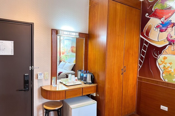 Room 28 of 60