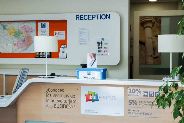 Check-in/check-out kiosk