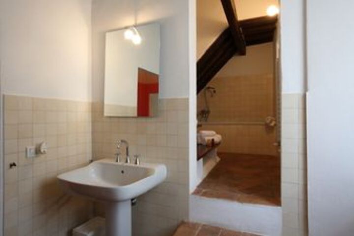 Room 2 of 39