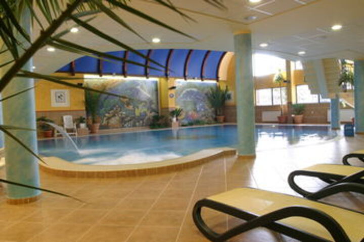 Pool 11 of 30