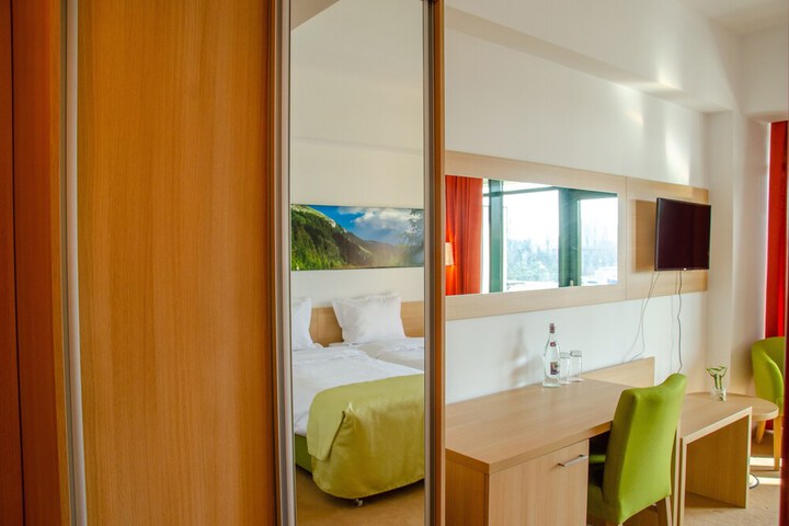 Room 6 of 26