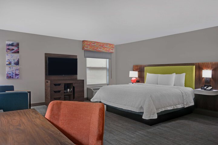1 King Bed Study with Sofa Bed (23 of 23)