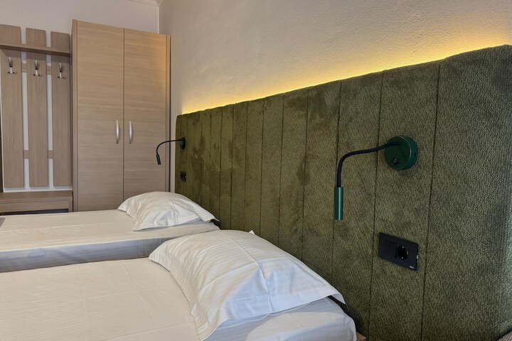 Room 12 of 49
