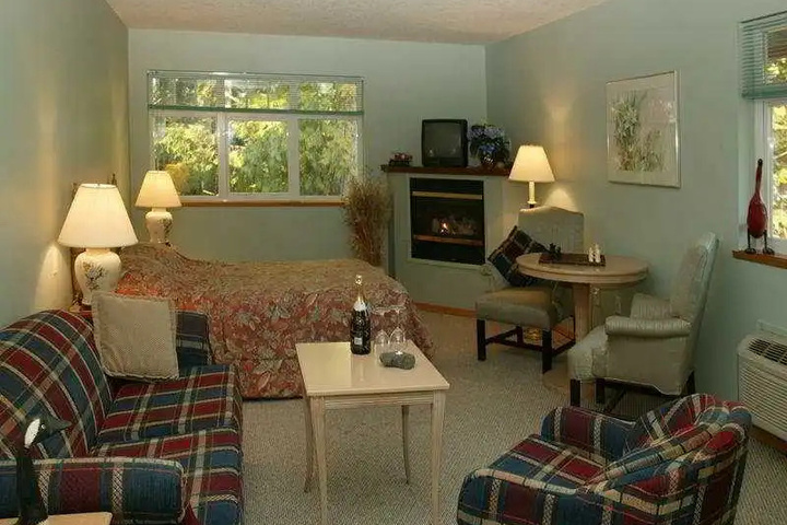 Room 3 of 8