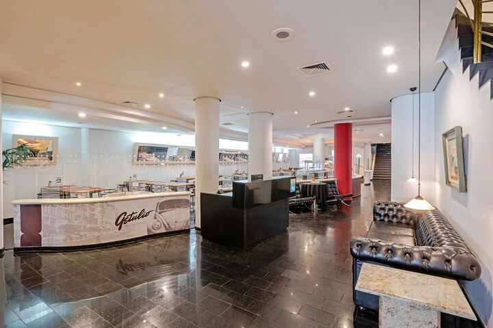 Entrance & Lobby