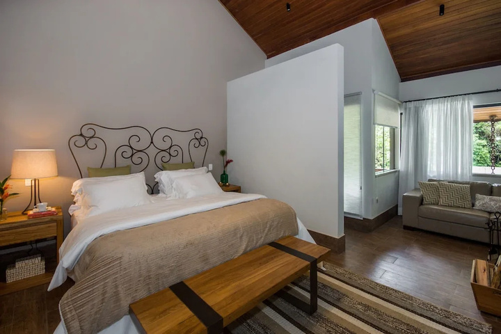 Room 4 of 22