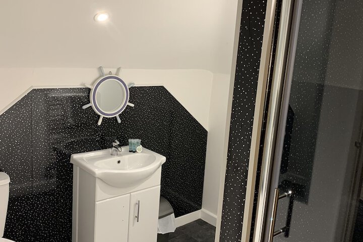 Room 15 of 40