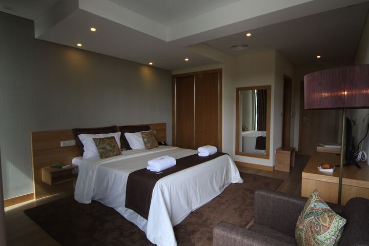 Room 9 of 32