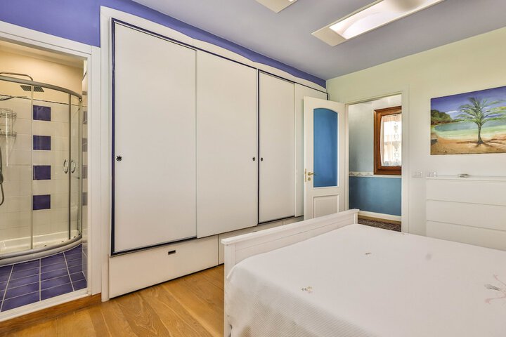 Room 13 of 24