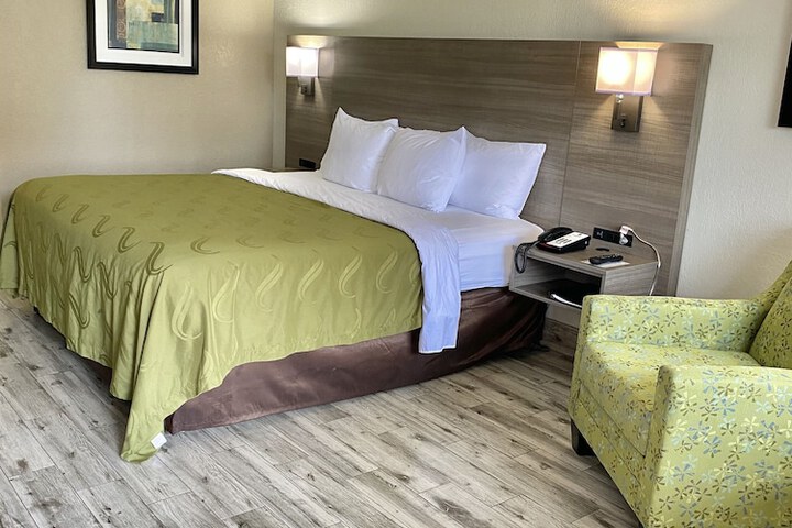 1 King Bed (9 of 9)