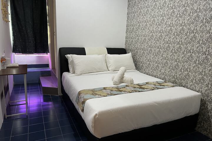 Room 10 of 12