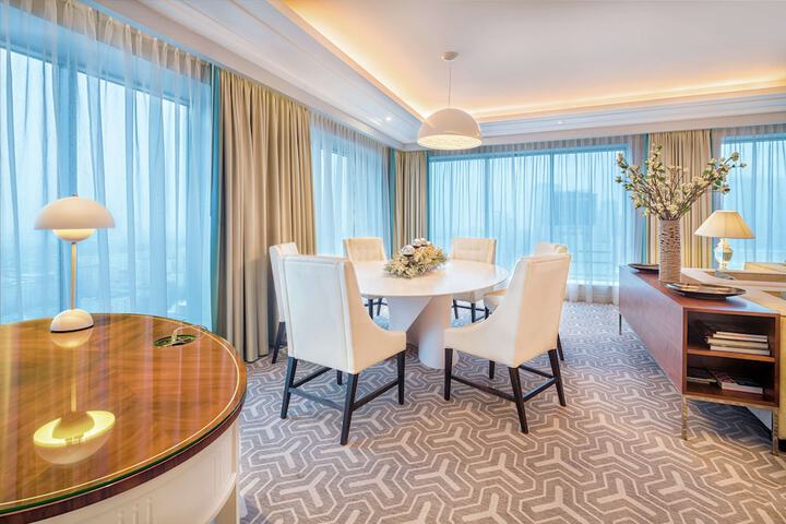 Room 32 of 83