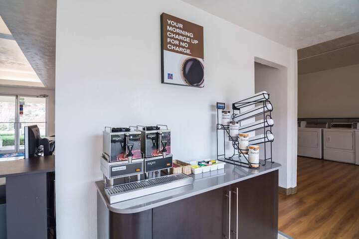 Breakfast/Coffee Service 79 of 106