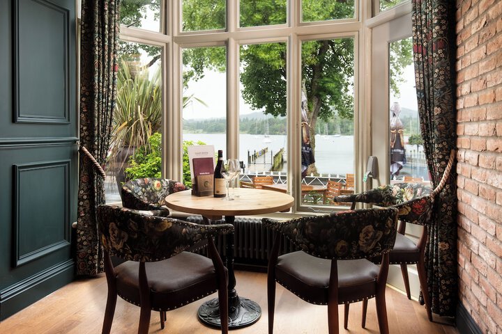 Lounge 42 of 72