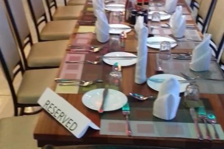 Dining 30 of 40