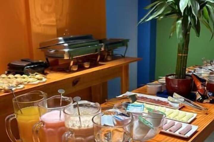 Breakfast/Coffee Service 26 of 32