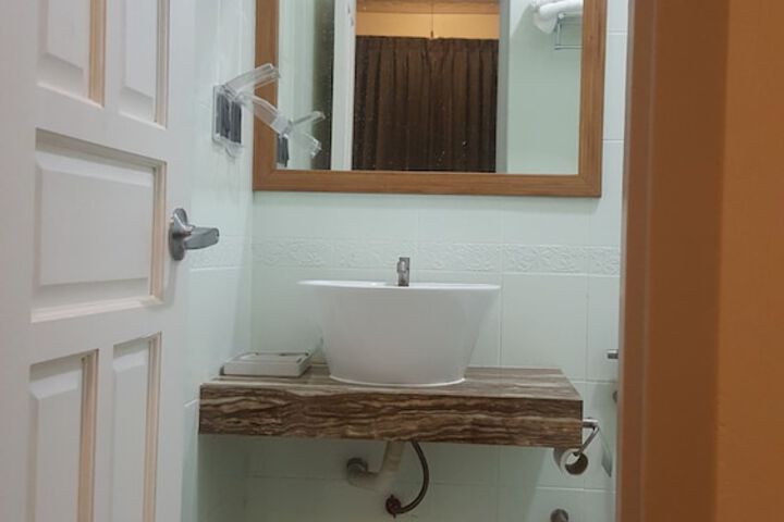 Room 14 of 14