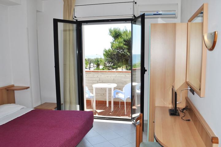 Room 9 of 42
