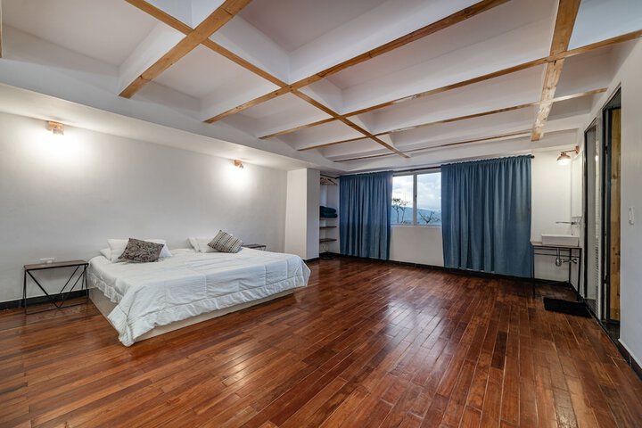 Room 6 of 60