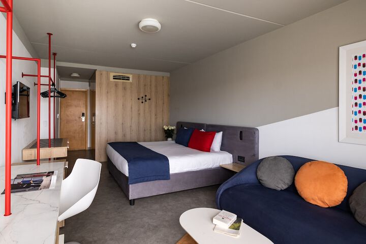 Room 9 of 113