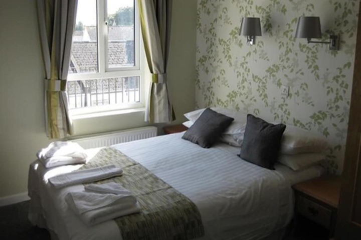 Room 13 of 32