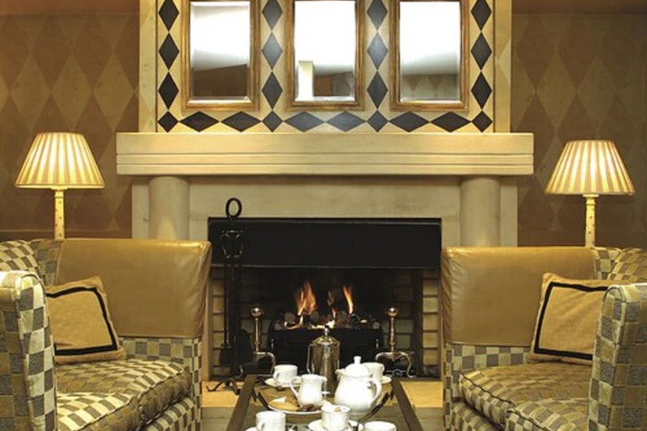 Lounge 54 of 62