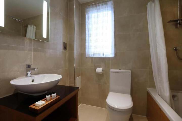 Room 10 of 32