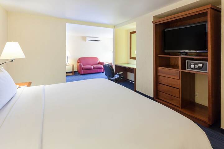 Room 6 of 24