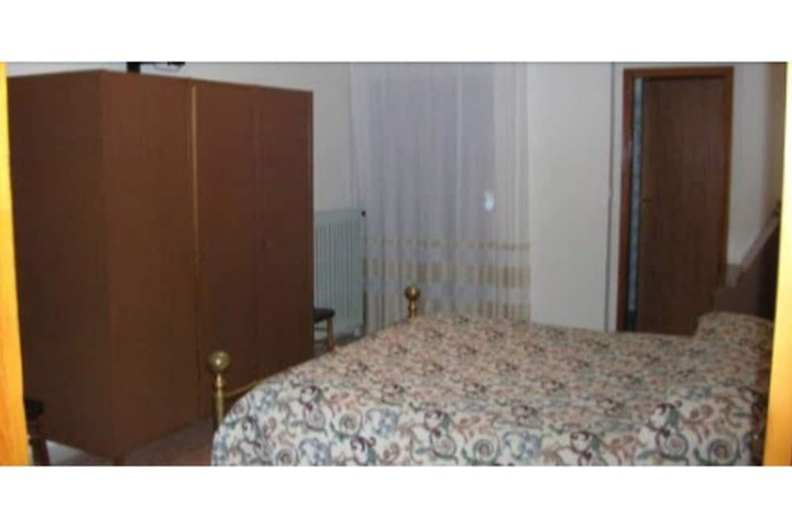 Room 6 of 42