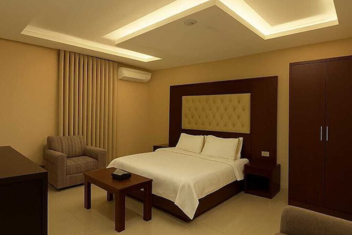 Room 10 of 31