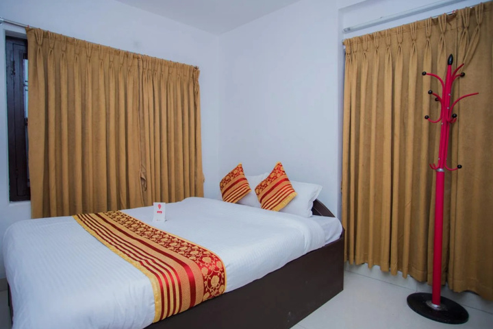 Room 4 of 18