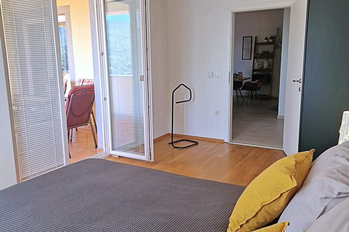 Room 5 of 72