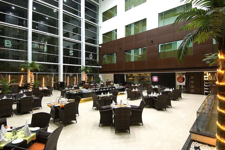 Dining 26 of 35