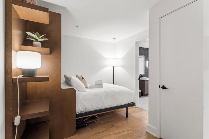 Room 172 of 860