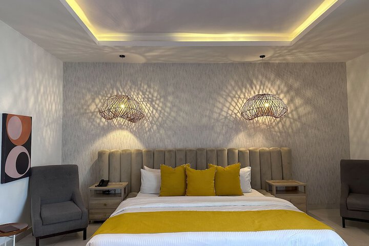 Room 33 of 85