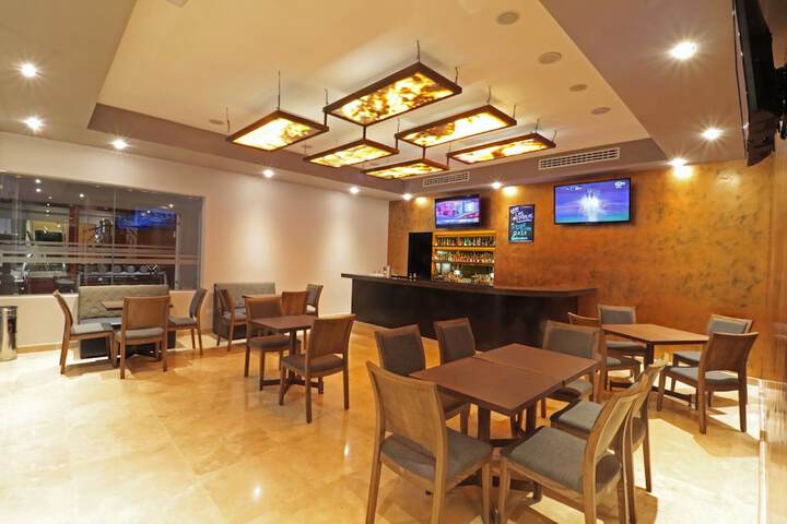 Lounge 22 of 26