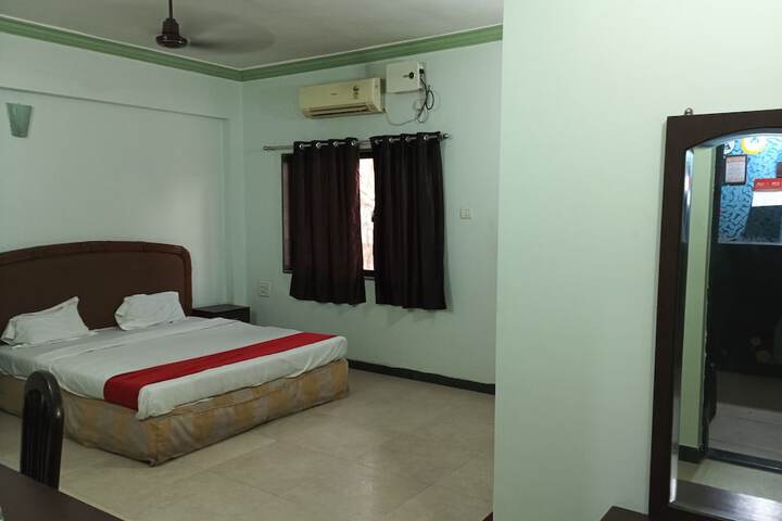 Room 6 of 11