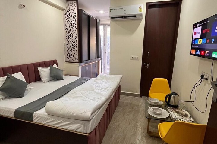 Room 3 of 8