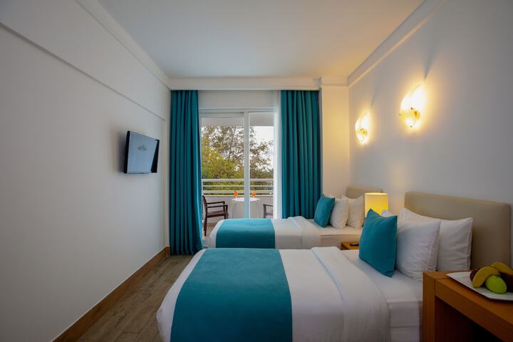 Room 25 of 180