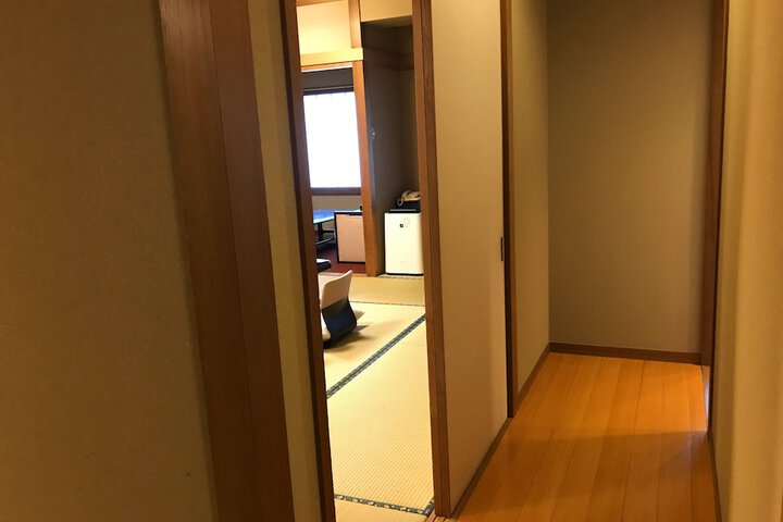 Room 12 of 80