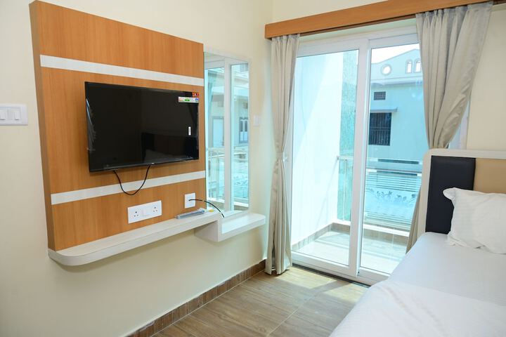 Room 11 of 38