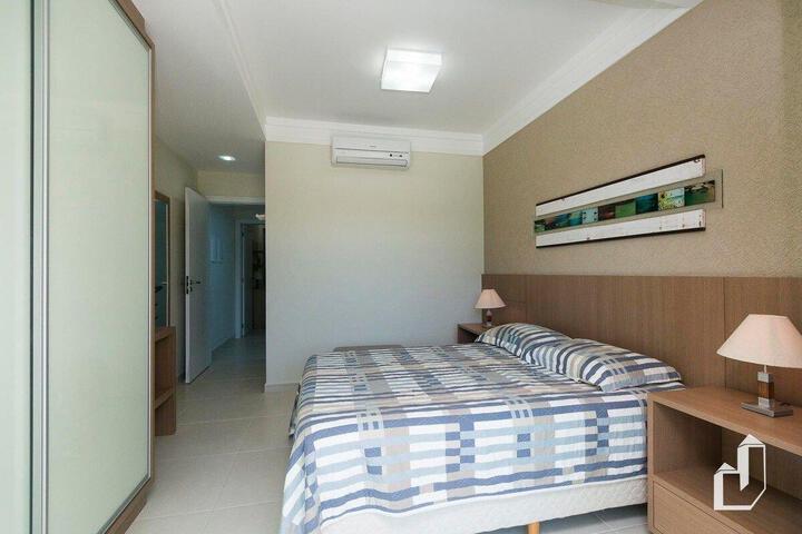 Room 12 of 30