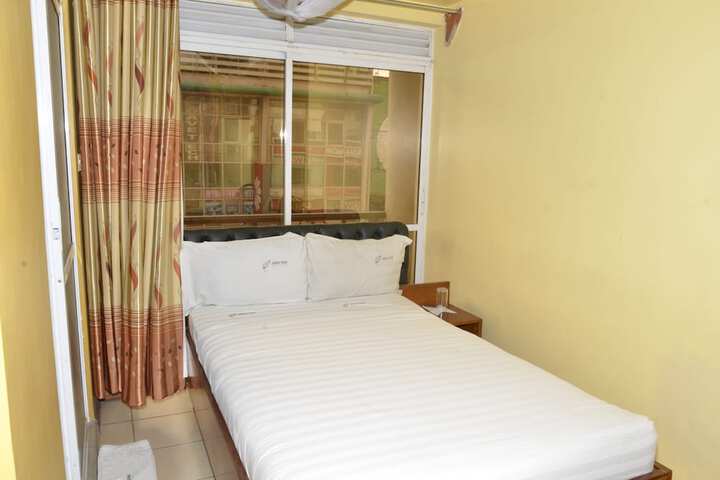 Room 9 of 26