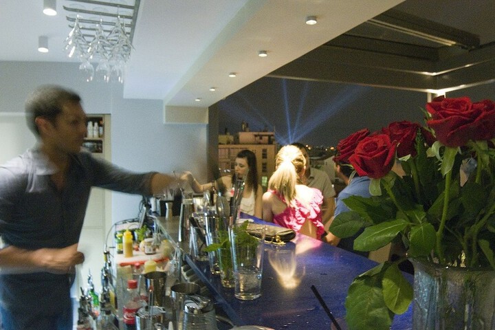 Lounge 92 of 110