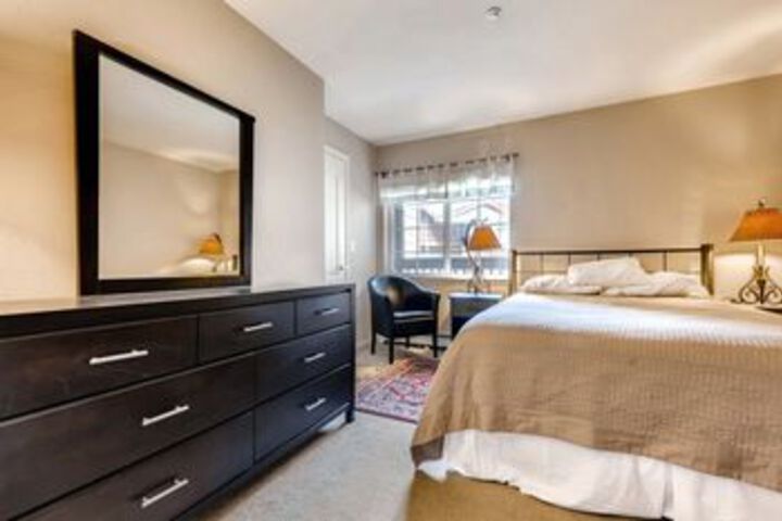 Room 52 of 166