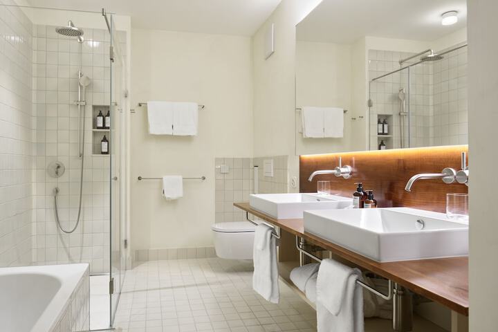 Room 6 of 74