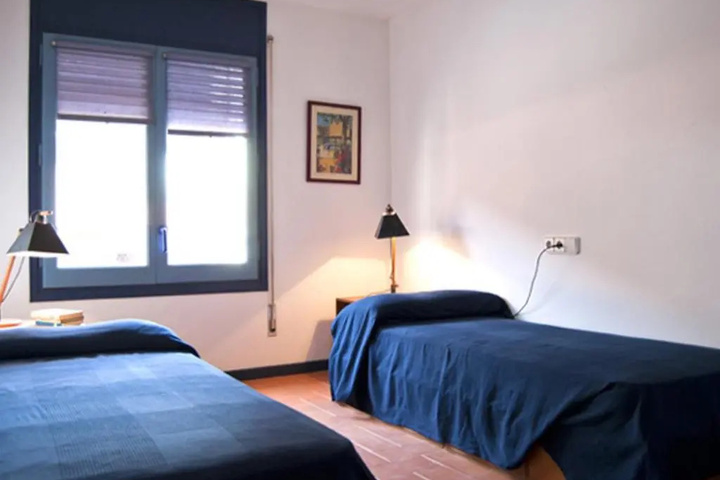 Room 4 of 16