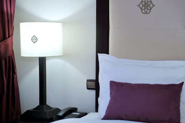 Room 13 of 37